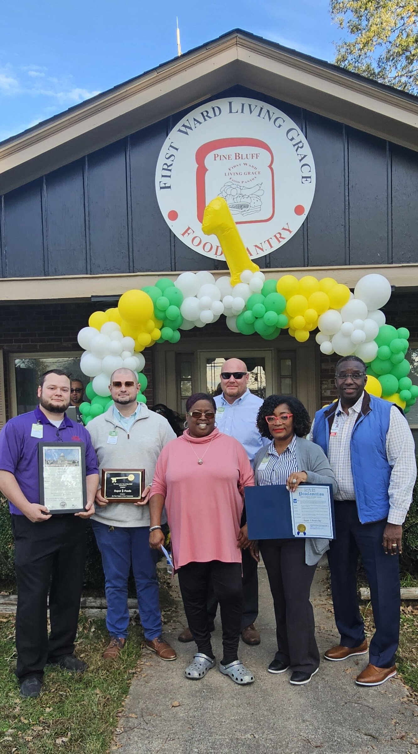 Food pantry honors Super 1 Foods