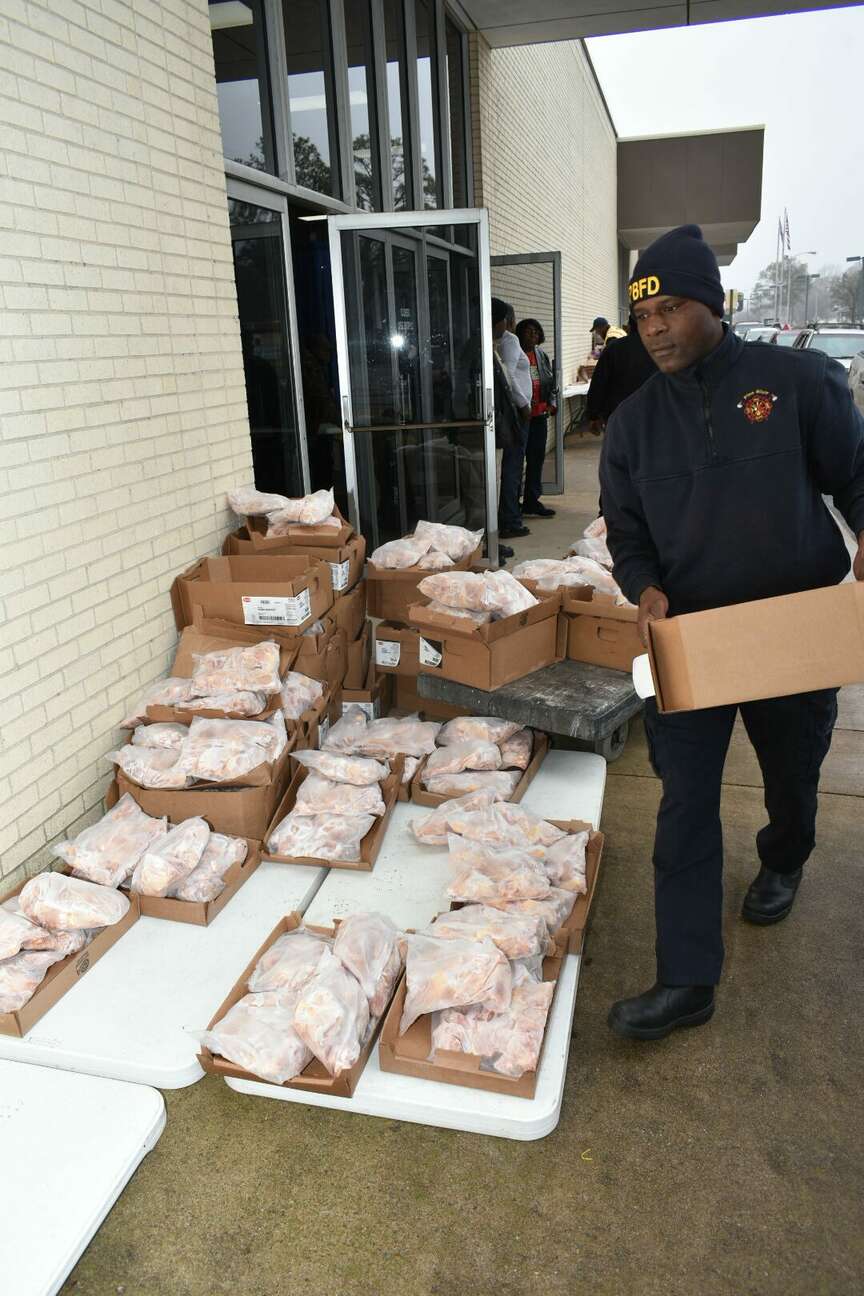 Food giveaway lifts holiday spirits