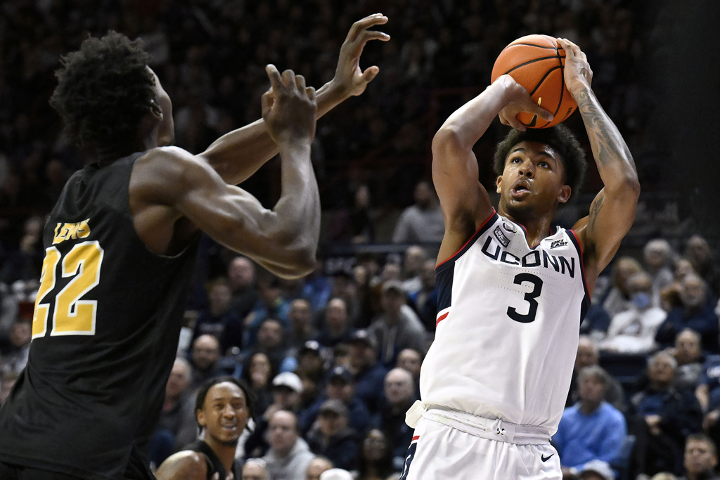 5th-ranked UConn overwhelms UAPB