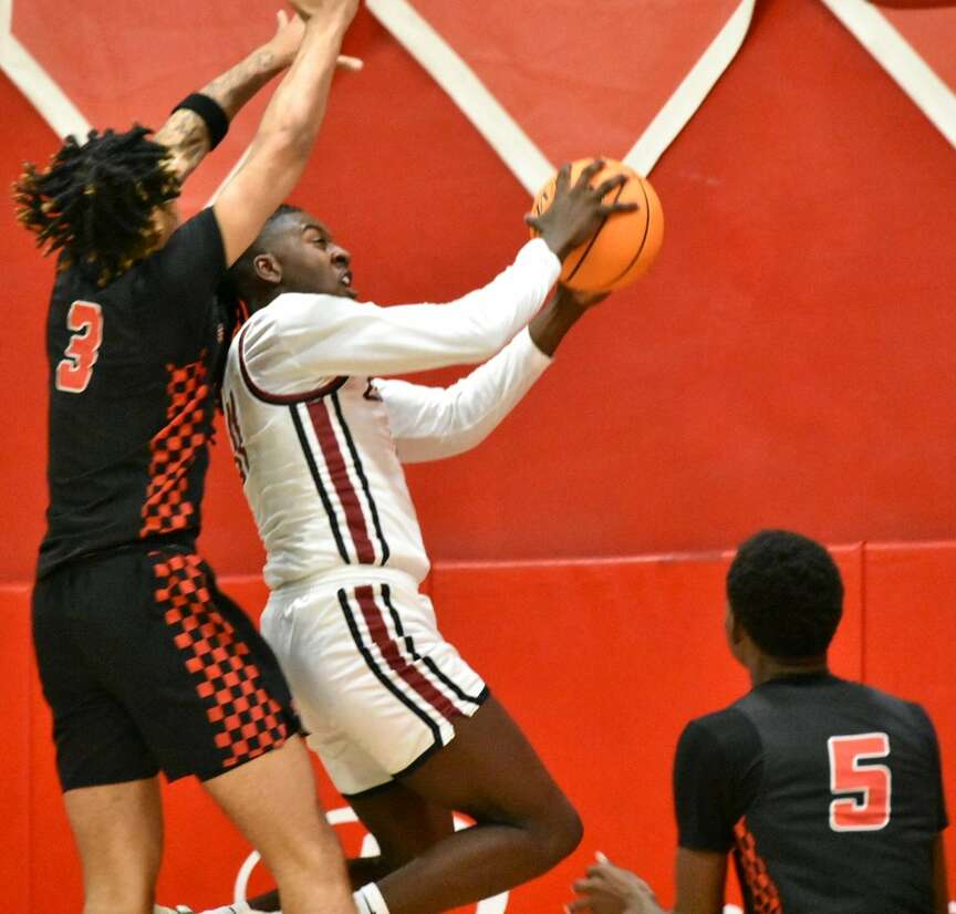 Zebras top WH, stay unbeaten in 5A-South
