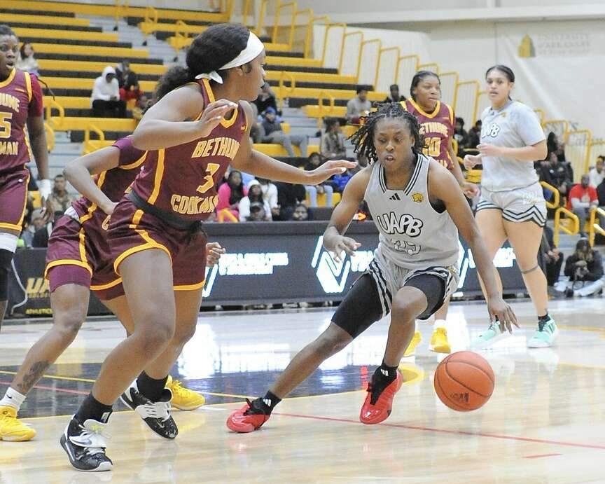 Lady Lions’ miscues lead to home loss