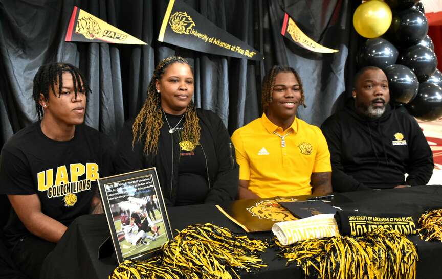 8 county athletes sign with colleges