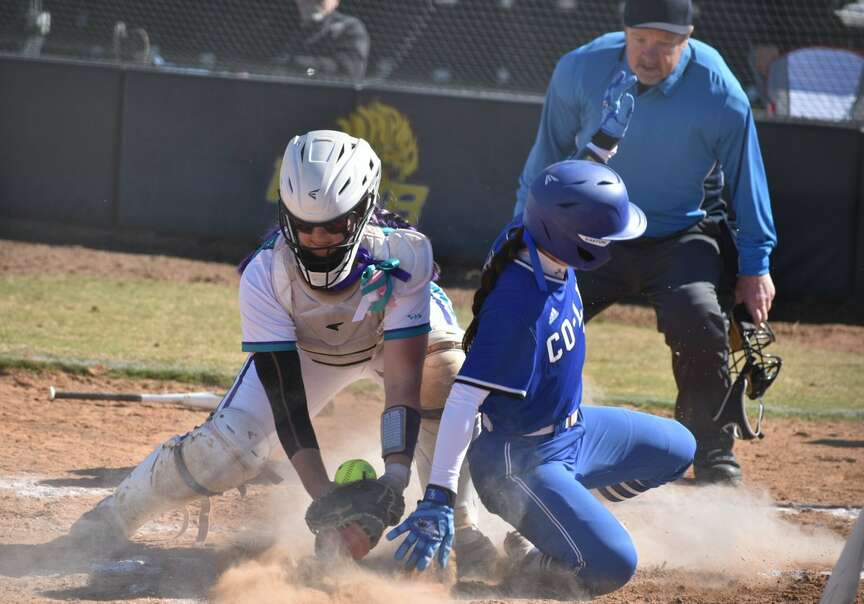 SEARK women fall in doubleheader rout