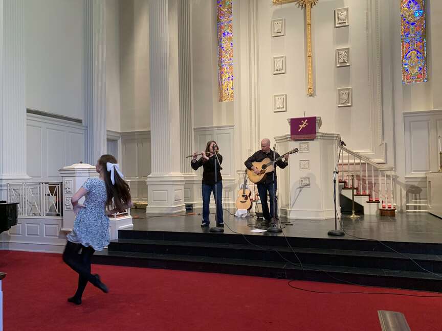 Ragtaggle performs at First Presbyterian Church
