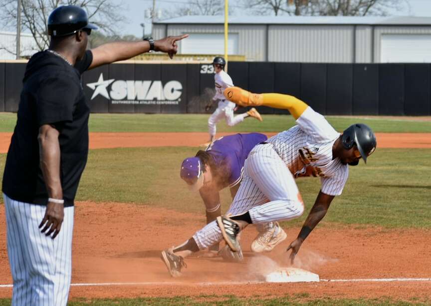 Golden Lions pound Braves, even series