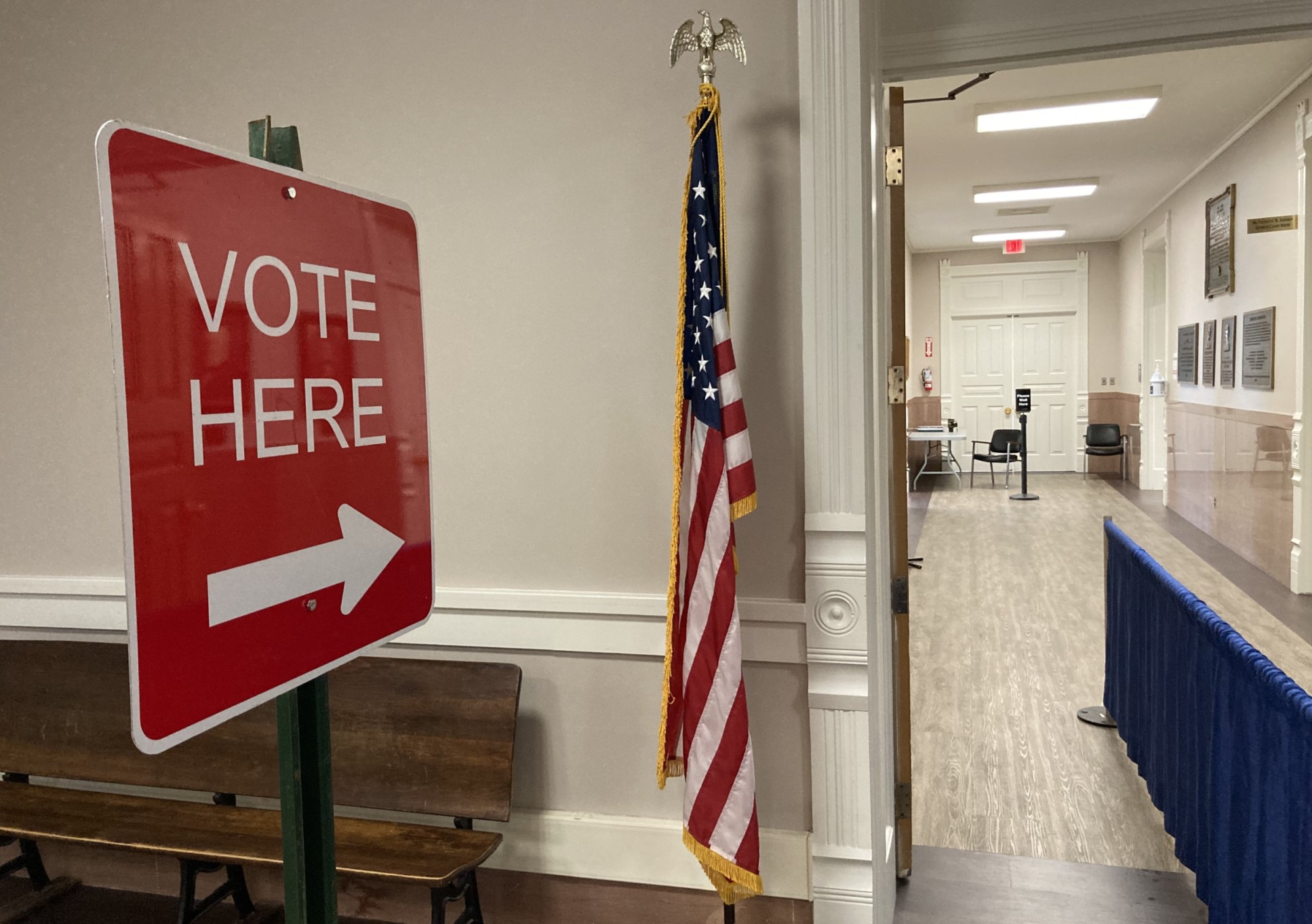 First day of early runoff voting sees 515