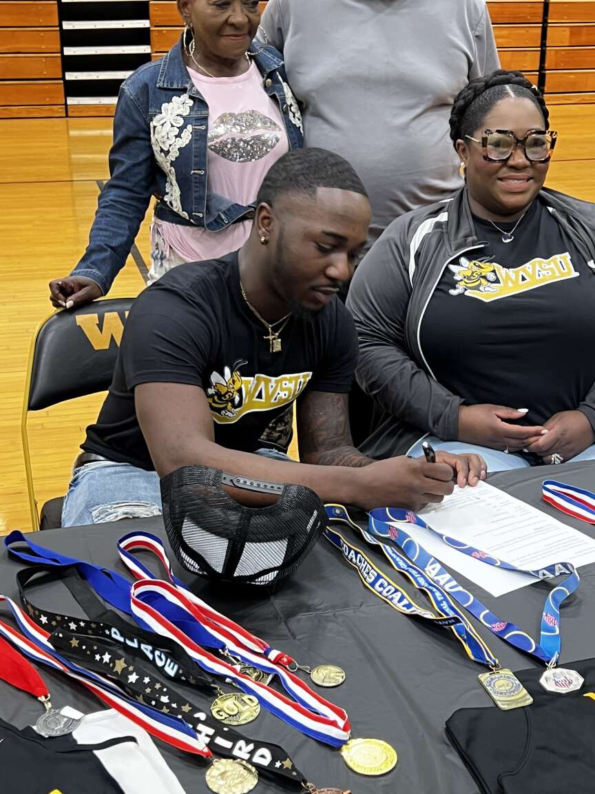 Wildcat senior signs with W.Va. college