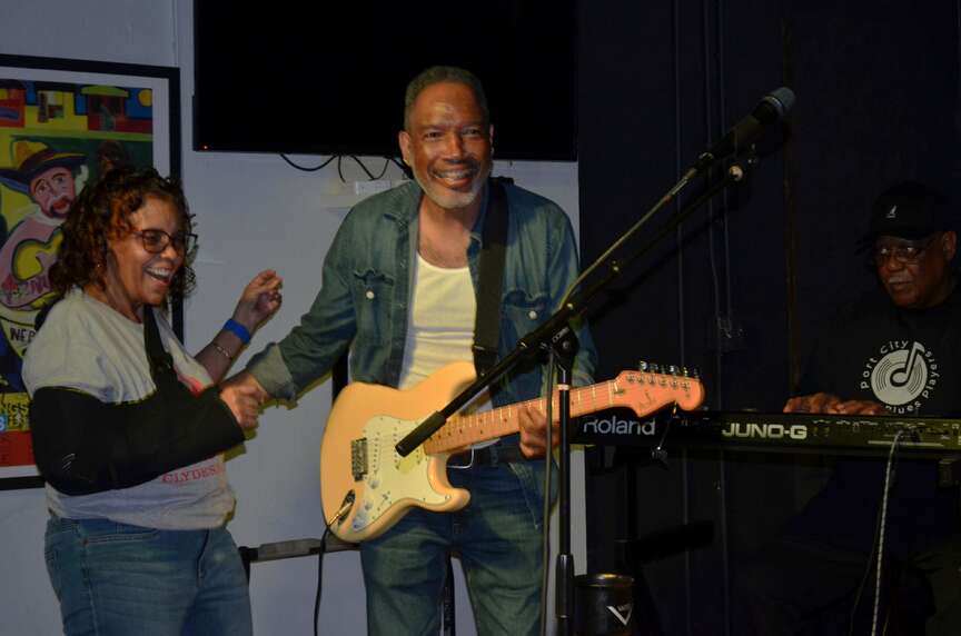 Mississippi blues artist draws crowd in PB set