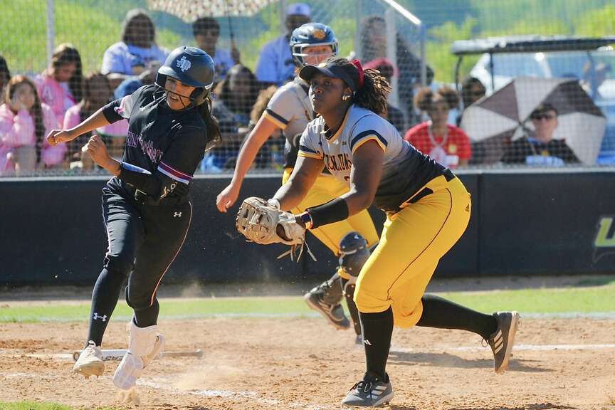 Lady Lions drop third straight series
