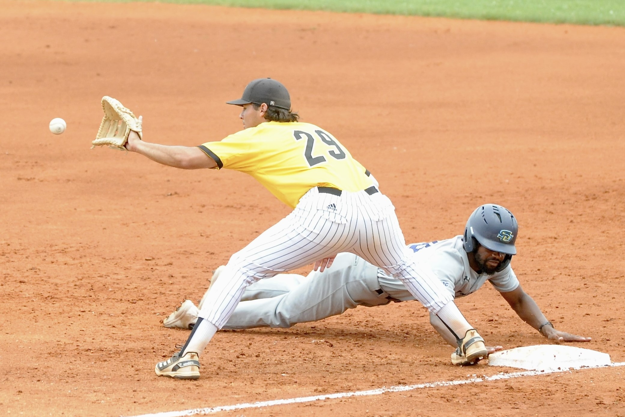 Jags pound Lions, claim series