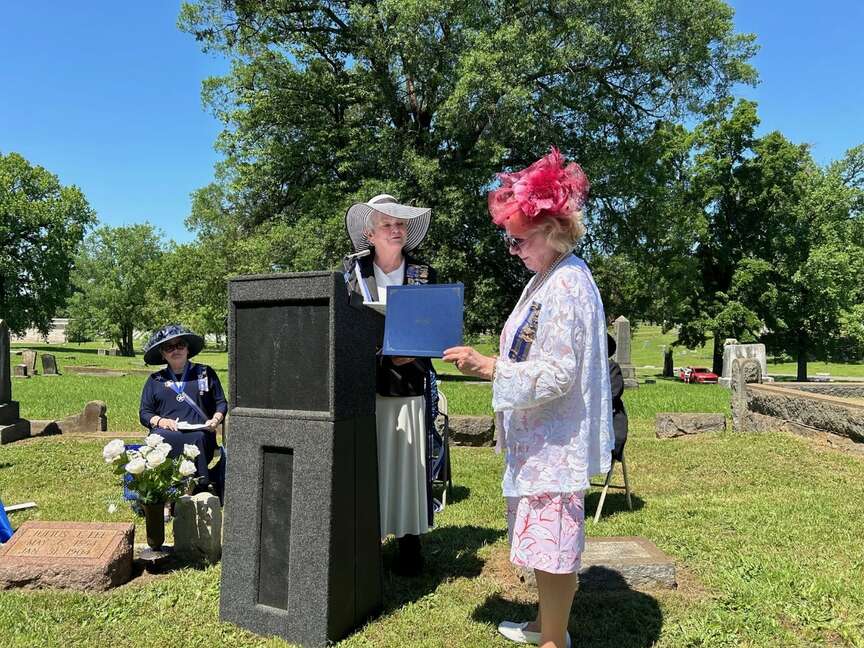 Daughters of 1812 recognize woman for wreath projects