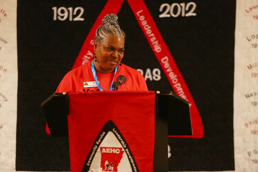 Hundreds attend Extension Homemakers meeting