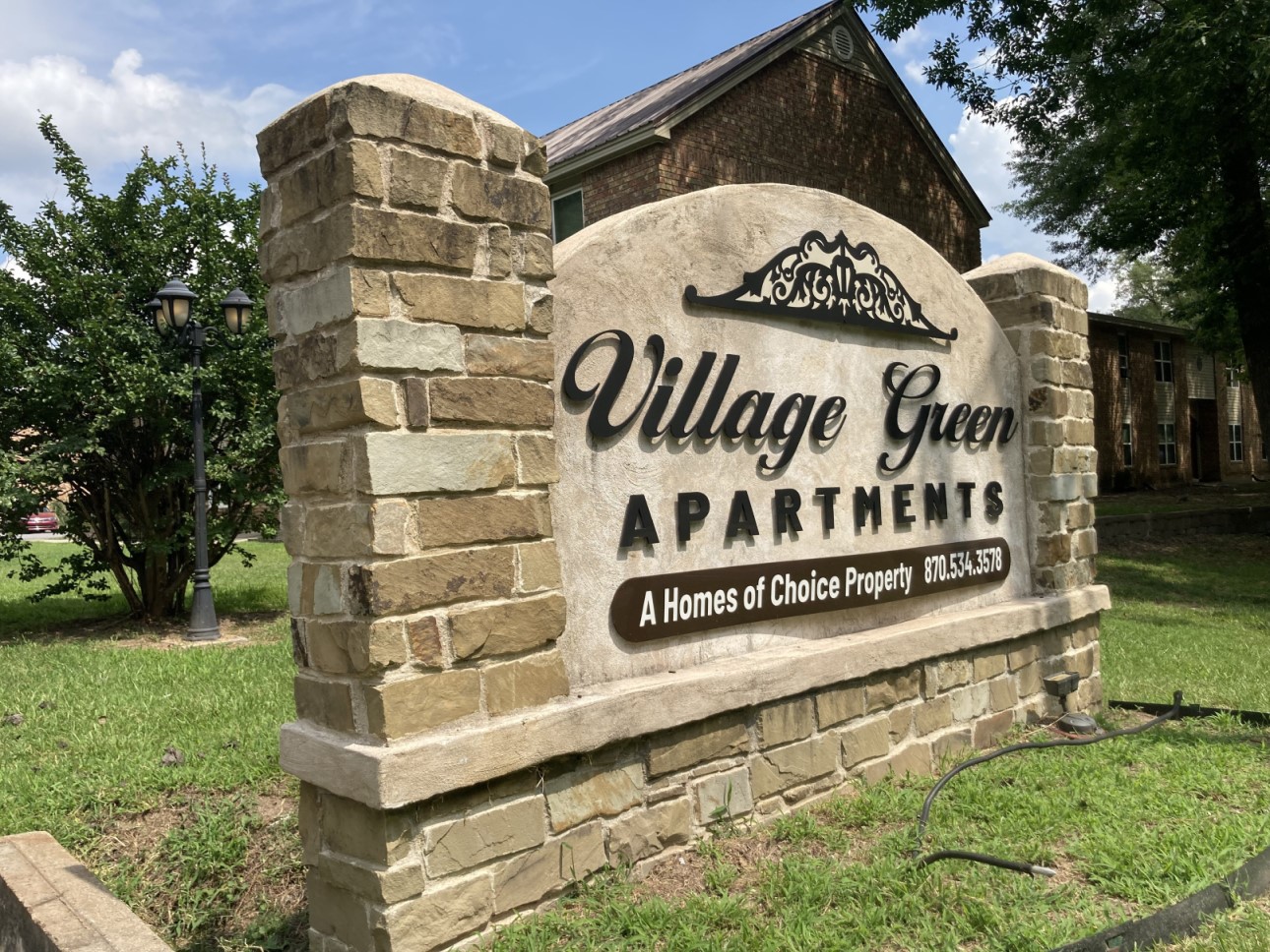 Man found shot to death at apartment complex