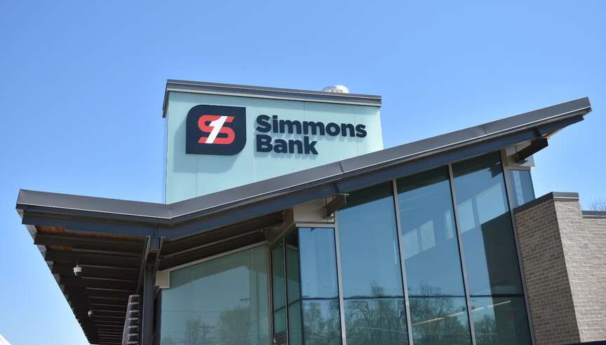 Simmons donates $75,000 in gifts to honor former board members