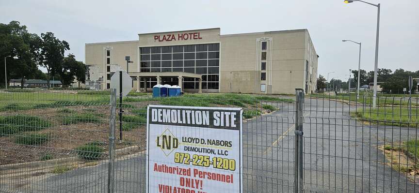Hotel board, city on course with project