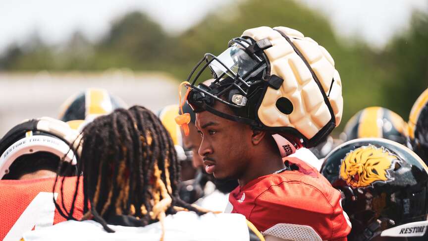 Hagens, Gammage shine in scrimmage