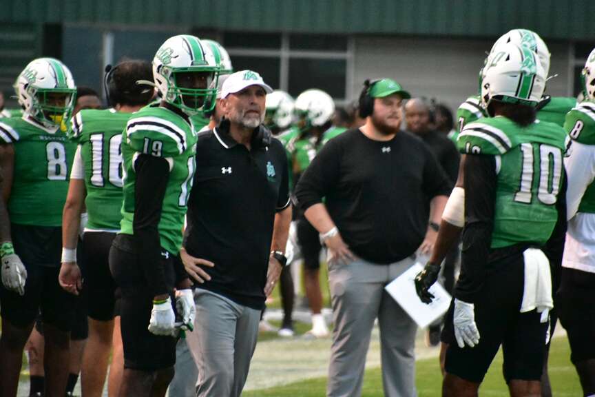 Weevils rally off 29 unanswered points, beat Bulldogs