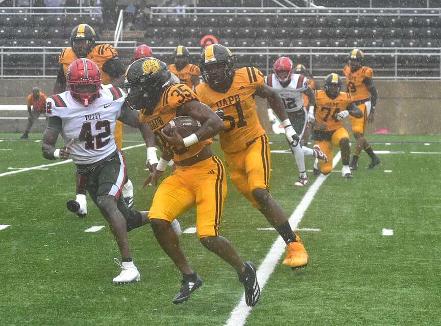 Lions claim homecoming win, 35-21