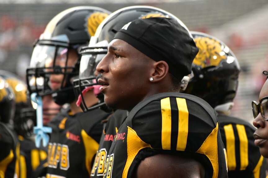 Davis stands out against Valley State