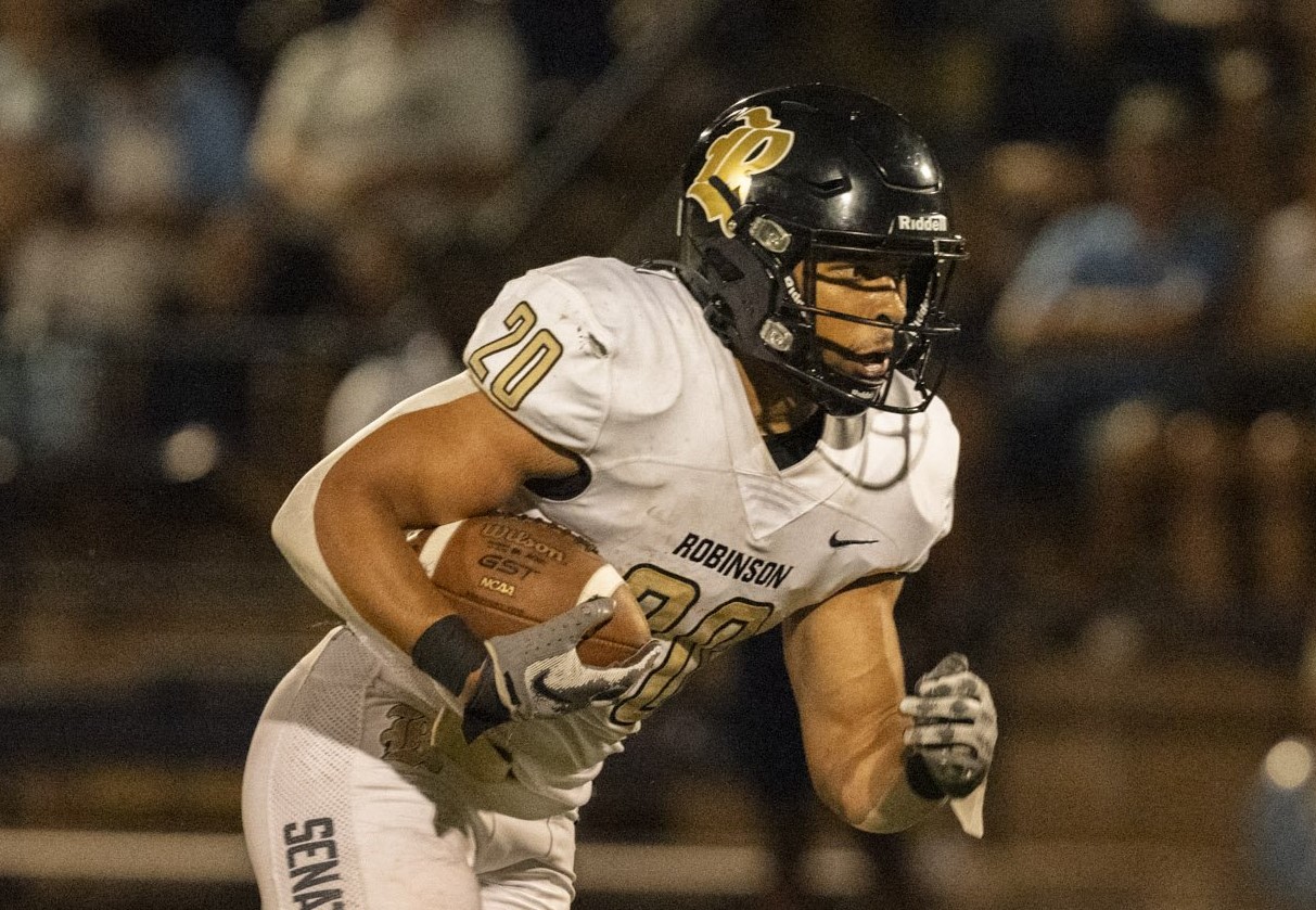 Senators maintain lead, beat Bulldogs 35-6