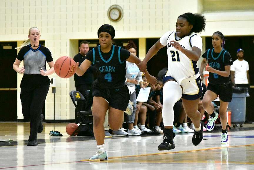 SEARK women start season with two wins