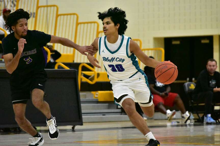 Sharks run away from Magicians, 96-68