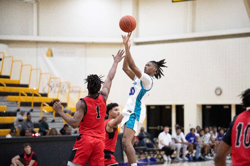SEARK basketball sees men’s win, women’s loss