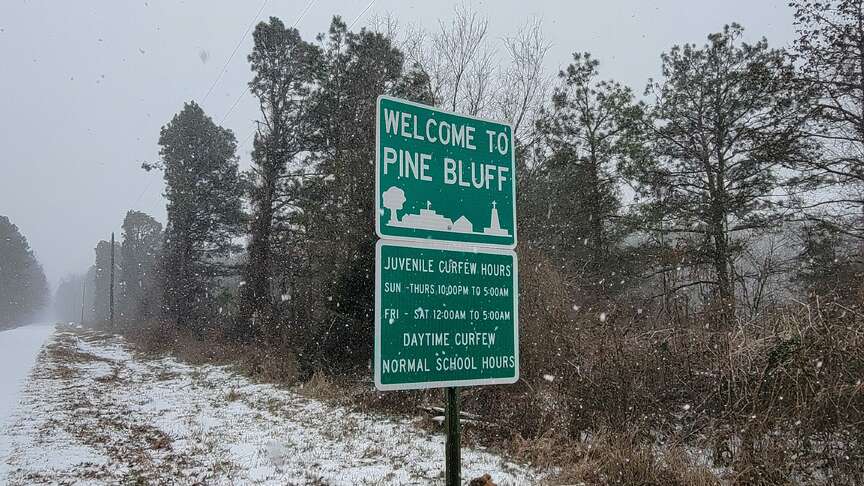 Snow enters Pine Bluff area forecast