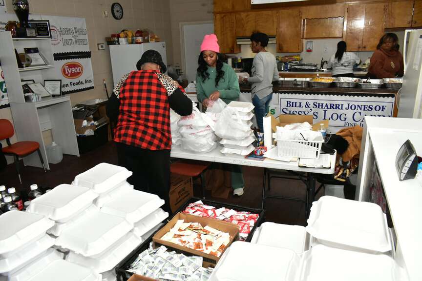 Pantry assists workers missing pay