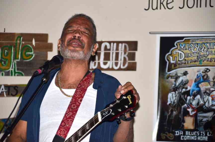 Capacity crowd hears ‘Hill Country’ in city