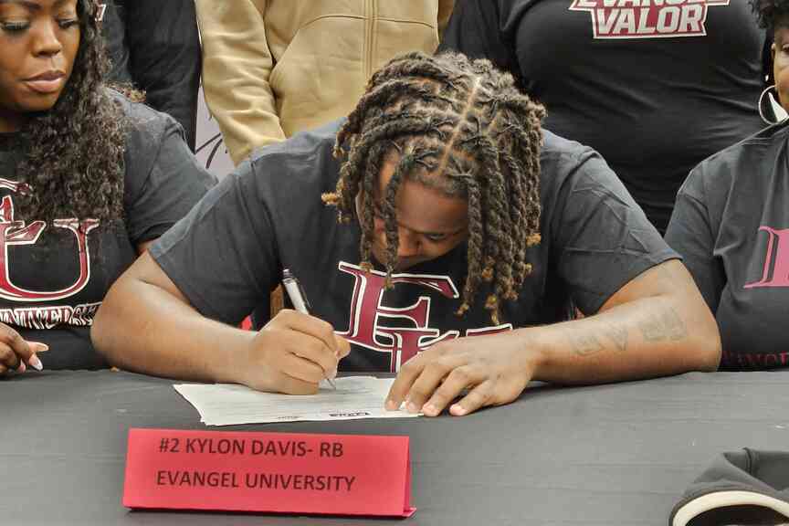 White Hall’s Davis signs with NAIA’s Evangel