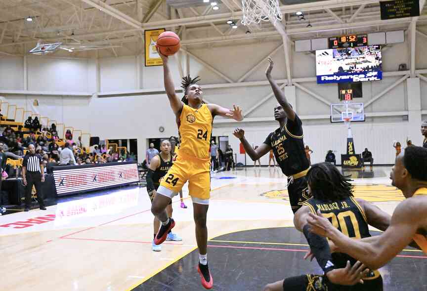 Hornets outlast Lions in 3rd loss