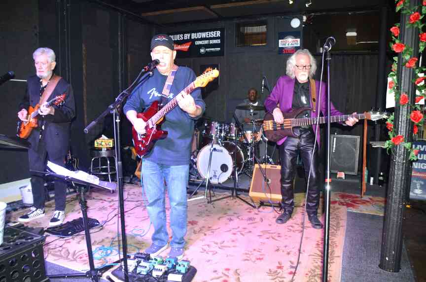 Blues series opens on Groove Diggers band