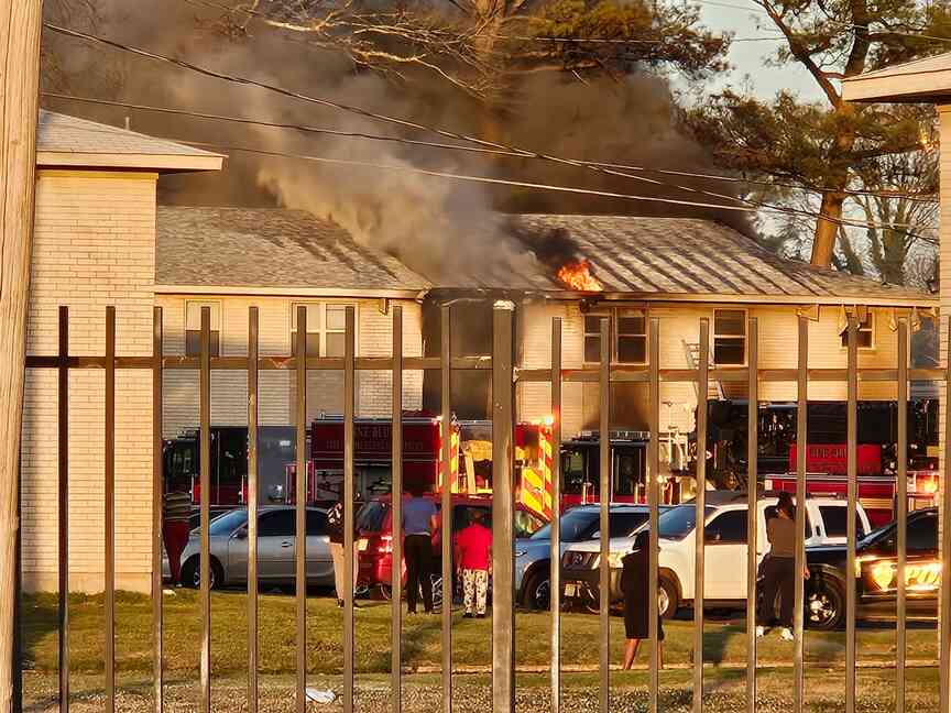One firefighter injured, ‘numerous’ saved from Piney Wood Apartments fire
