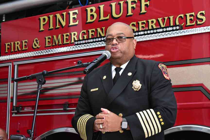 Flowers thanks retiring fire chief