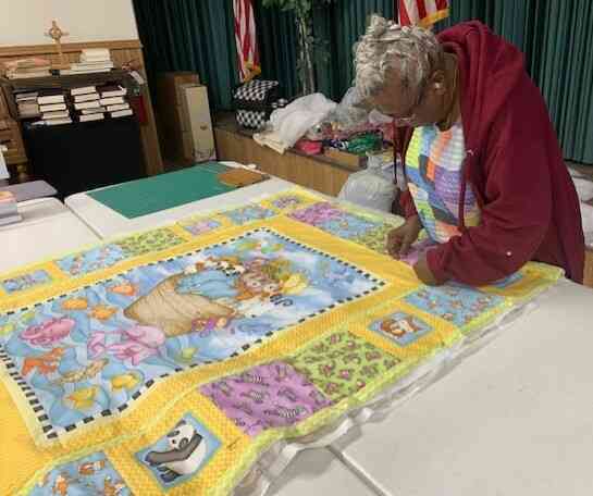 Grand Prairie quilters meet, discuss projects