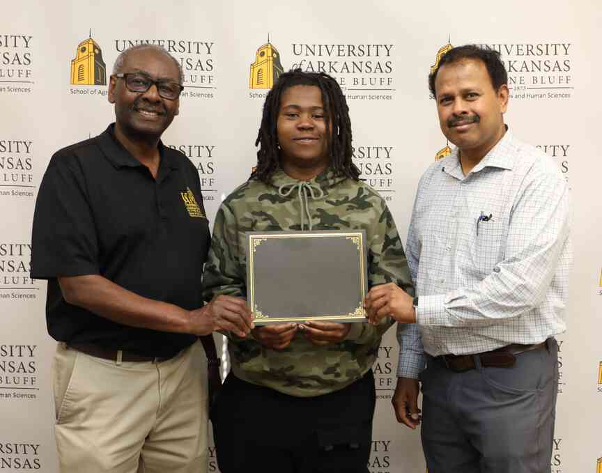 Arkansas Rice Council awards scholarship to UAPB senior