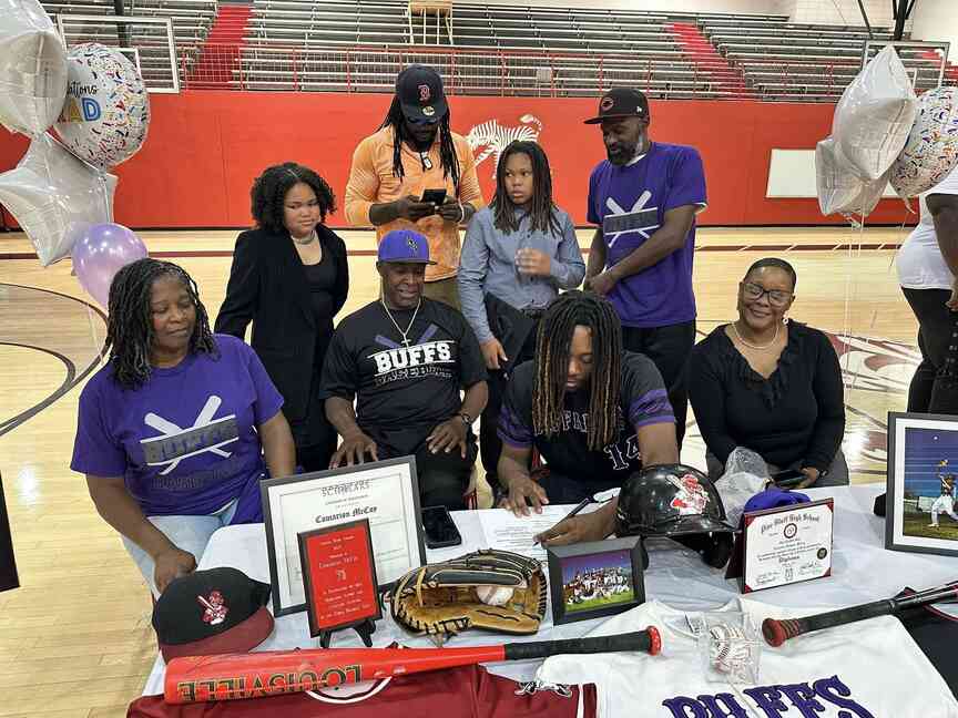 Zebras hold signings to play college sports