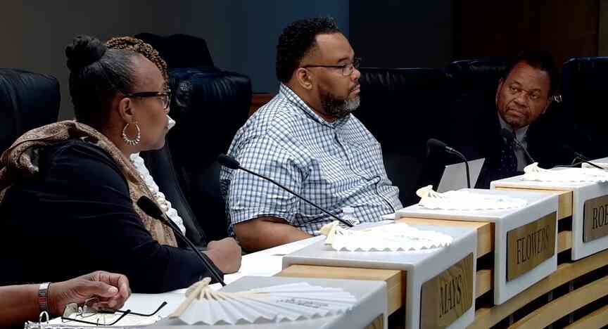 Contracts, Juneteenth mulled at council meet