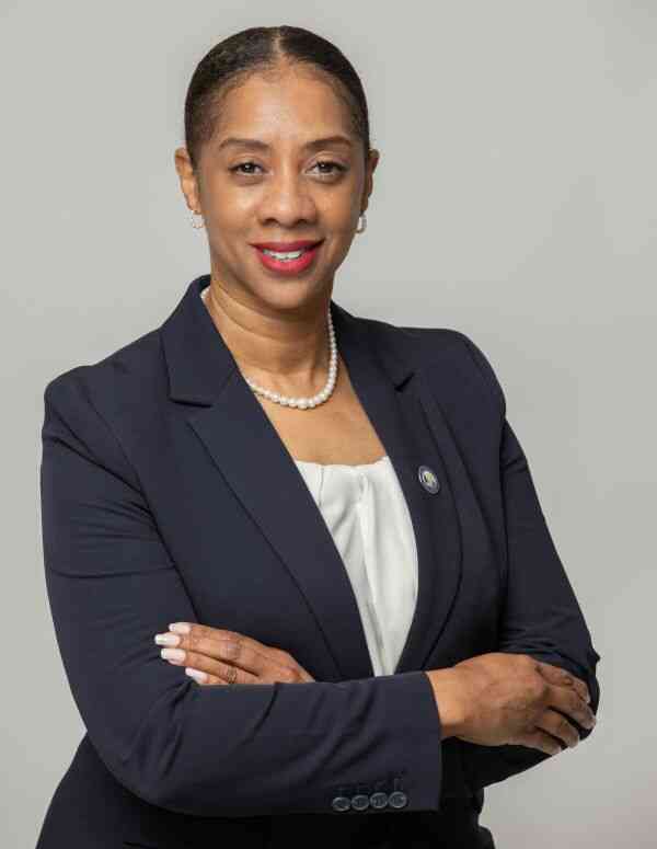 Manning-Center announces bid for 11th West Judicial Circuit prosecuting attorney post