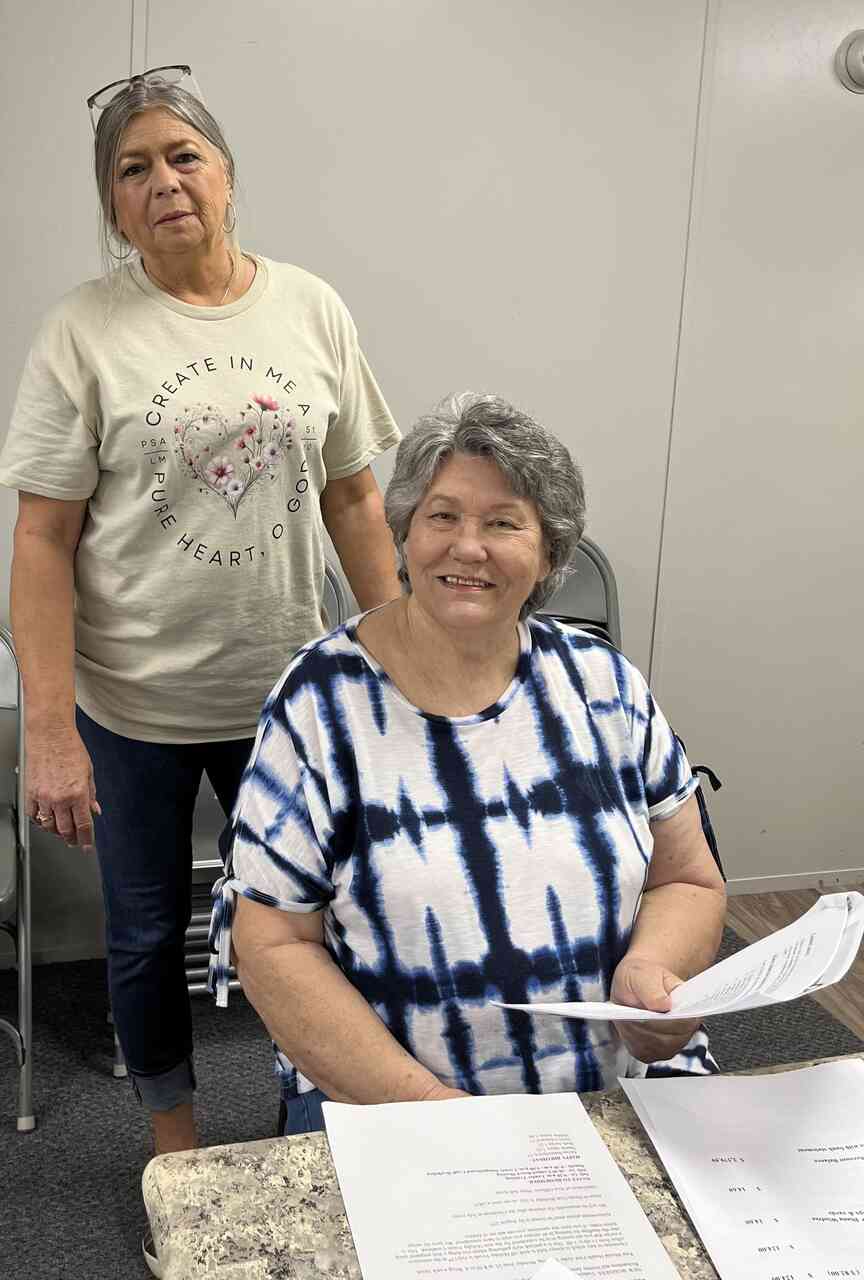 Homemakers club meets in White Hall