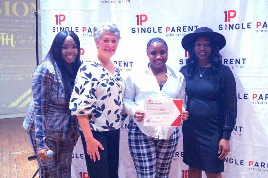 Single parent state scholarship applications open