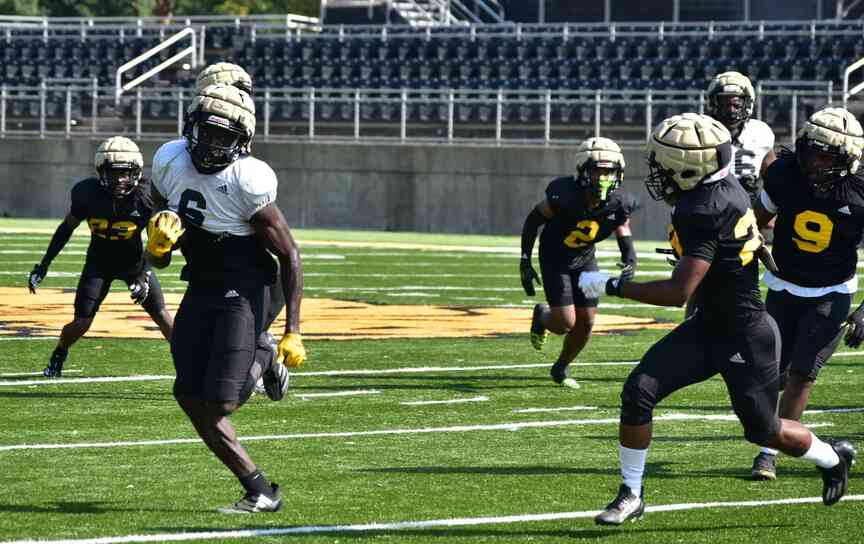UAPB simulates crowd noise in second scrimmage
