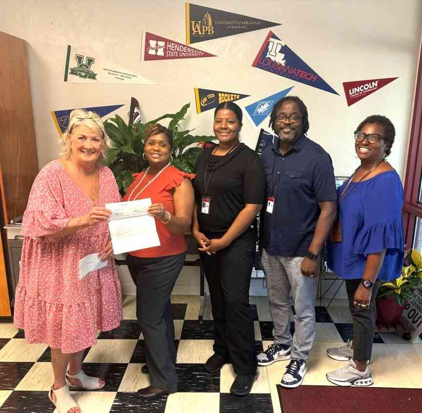 School receives gift of $2,000