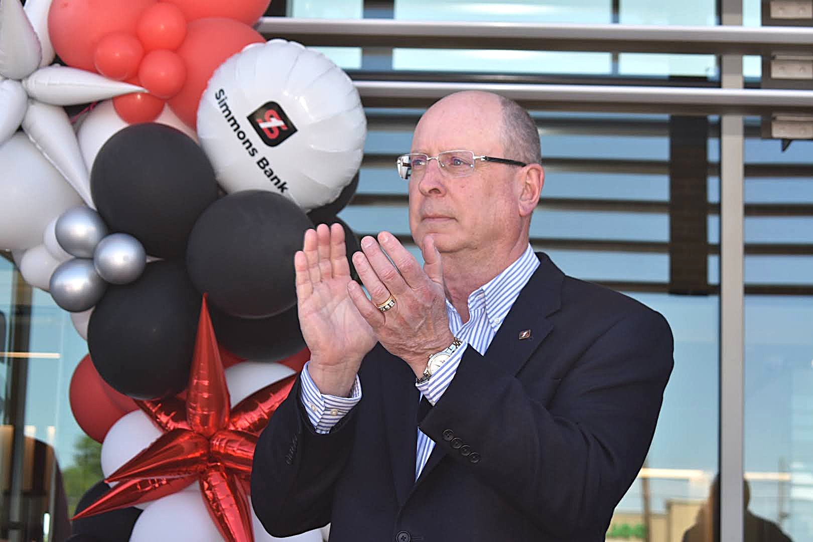 Makris to retire as Simmons CEO and chairman