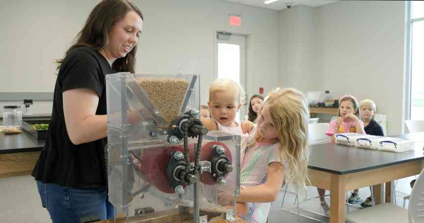 Research center cultivates future rice growers