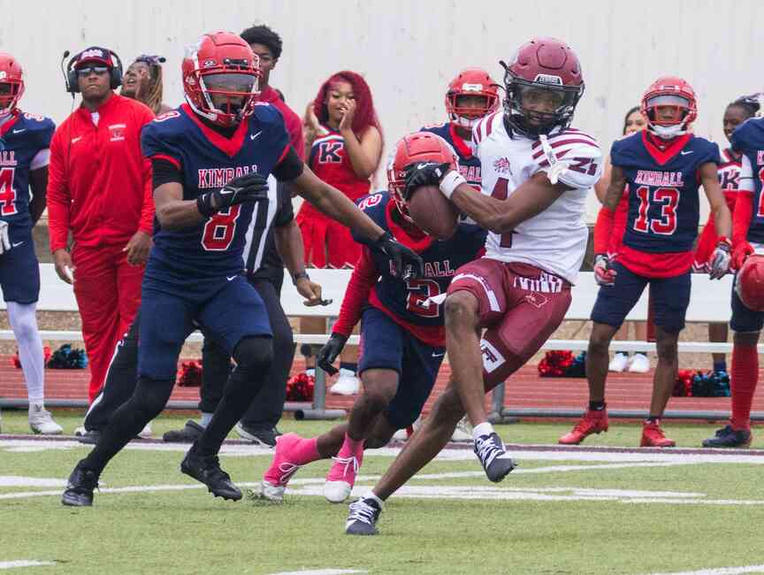 Dallas’ Knights turn back Zebras in overtime, 27-20