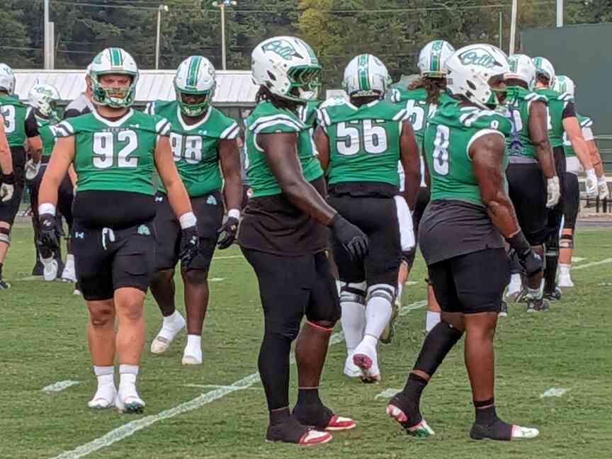 Weevils warm up before home kickoff
