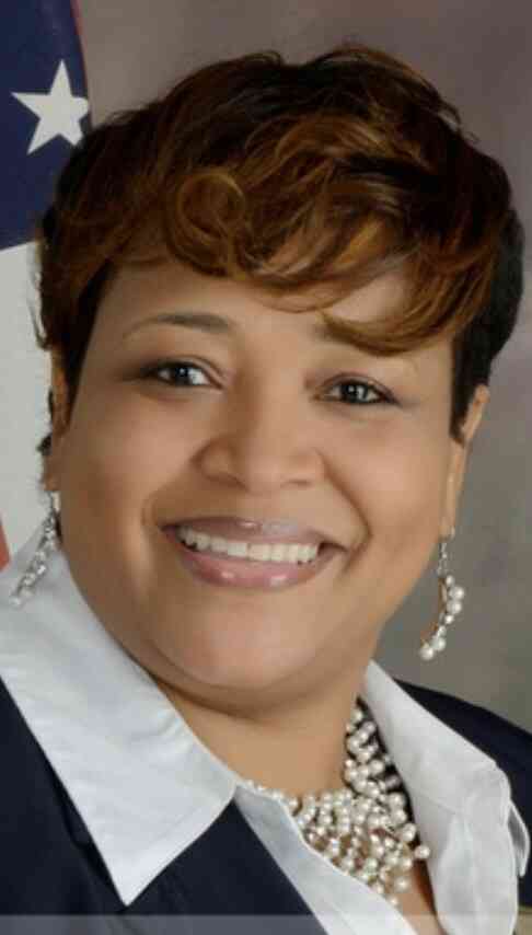 Collins declares bid for county’s circuit clerk job