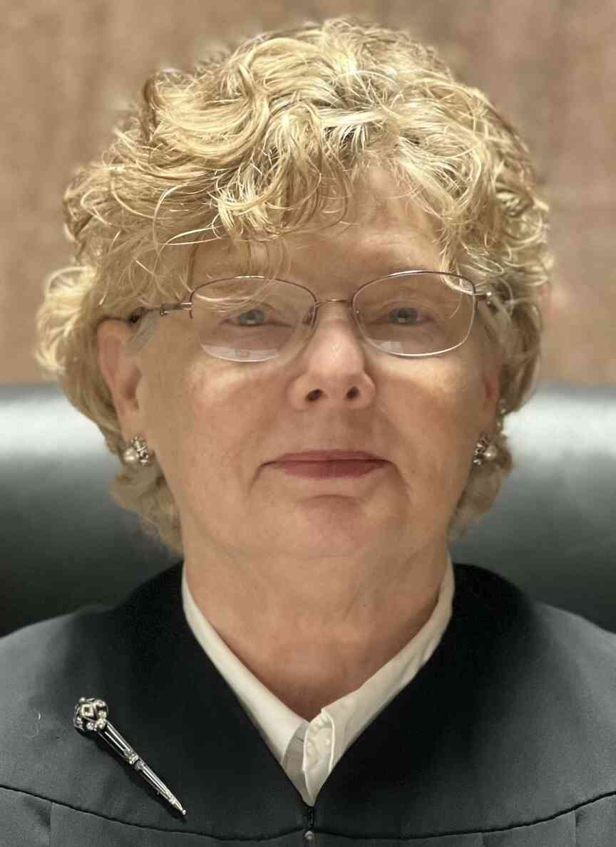 Circuit Judge Dennis seeking reelection